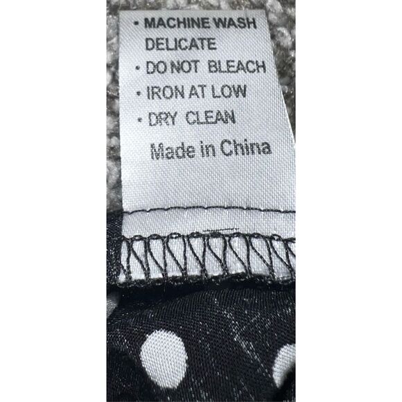 millau polka dots black & white sz 12 Minimalist Monochrome Secretary - Picture 5 of 5